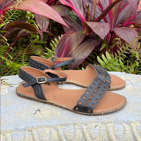 Black flat sandals - Picture 2 of 3